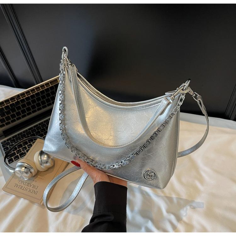 

2025 Summer New Soft Korean Fashion Armpit Casual Niche Design Versatile Women s Crossbody Bag серебряный