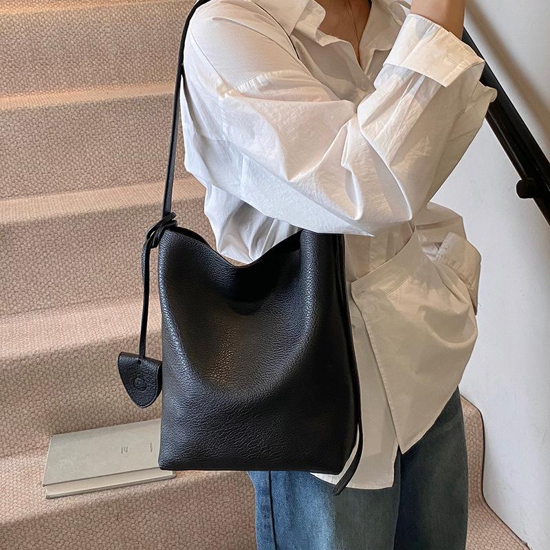 Bag Lady Frühling 2025 Neue Mode Einfache Retro Lässige Umhängetasche Textur Beliebte Eimertasche