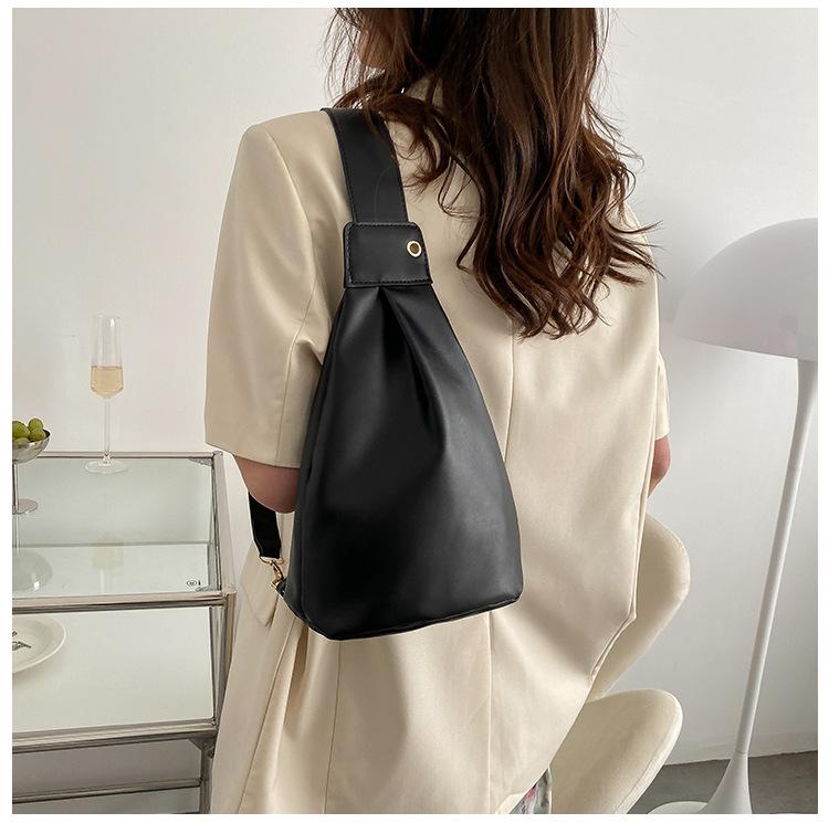 Trendy breast bag, personalized bucket bag, women's 2025 summer casual simple fashion large-capacity messenger bag, foreign style shoulder bag