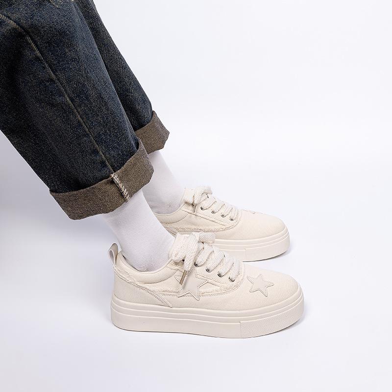 Sapatos de lona masculinos versáteis globais ZHQ-HY836 sapatos de prancha tendência de primavera sapatos masculinos de plataforma para aumentar a altura retrô sapatos brancos pequenos
