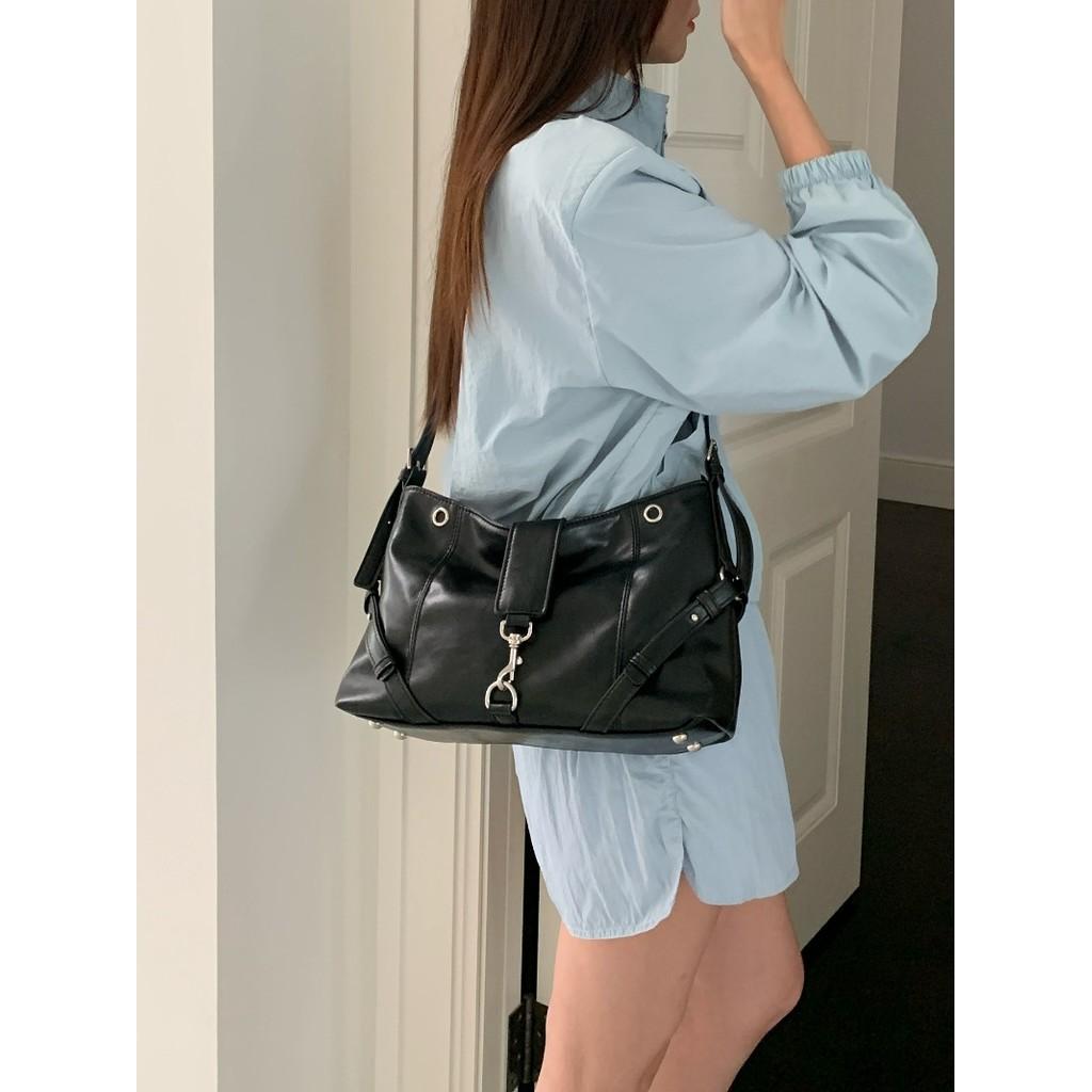 IELGY All-Match Commuter Temperament Underarm Bag Simple Casual Messenger Bag