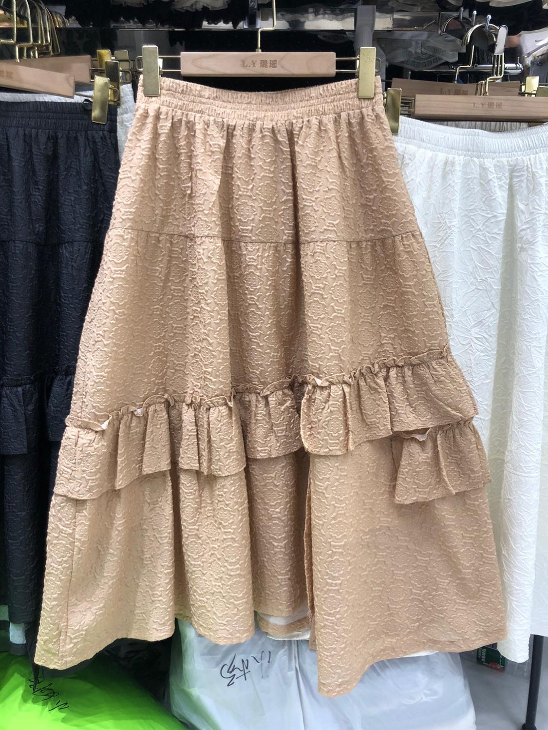 

Французская легкая роскошная текстура плиссированная жаккардовая юбка элегантный темперамент нерегулярные оборки края сращивание a-word длинная юбка One Size хаки