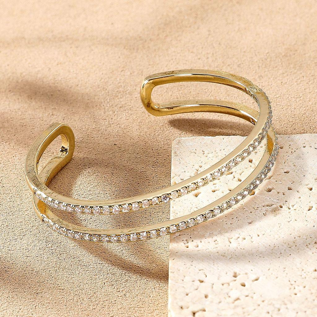 European & American C-Shaped Zircon-Paved Open Bangle: Elegant Women's Hand Jewelry with a High-End Feel.