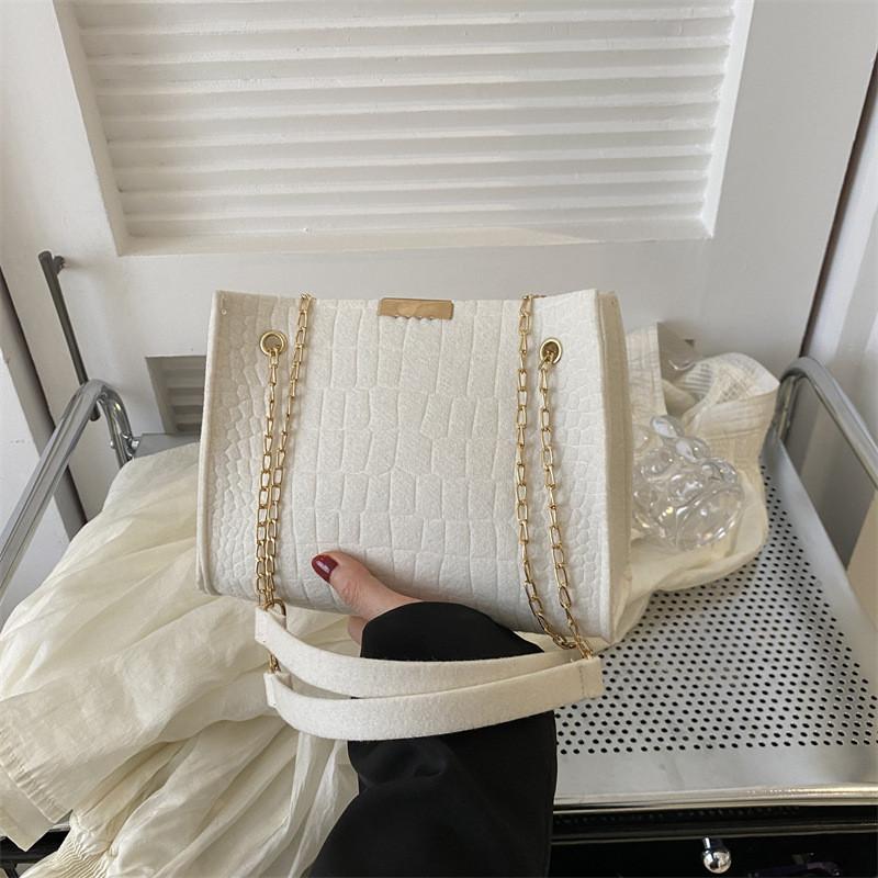 

Trendy Black Pu Shoulder Bag With Stylish Chain Strap For Casual Outfits In Autumn And Winter OffWhite