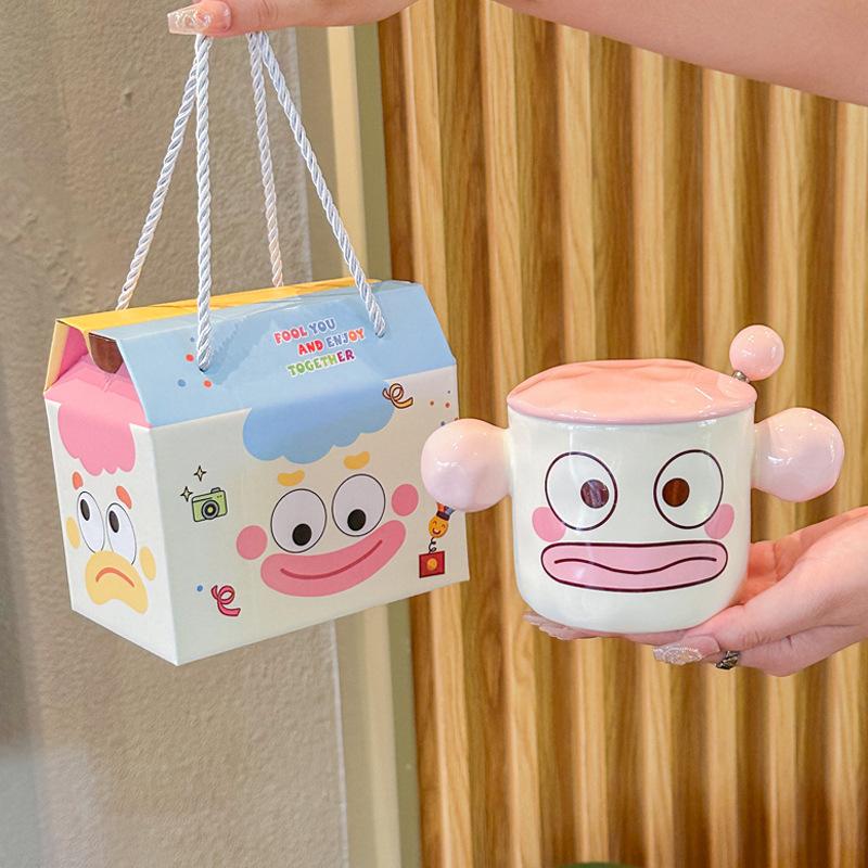 Birthday gifts for boys and girls, cute and cute clown ceramic mug with lid, girlfriend's souvenir gift box.