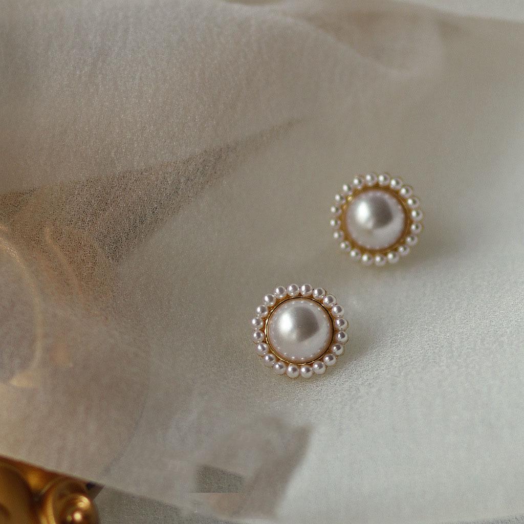 

2023 Classic Vintage Hepburn Pearl Stud Earrings