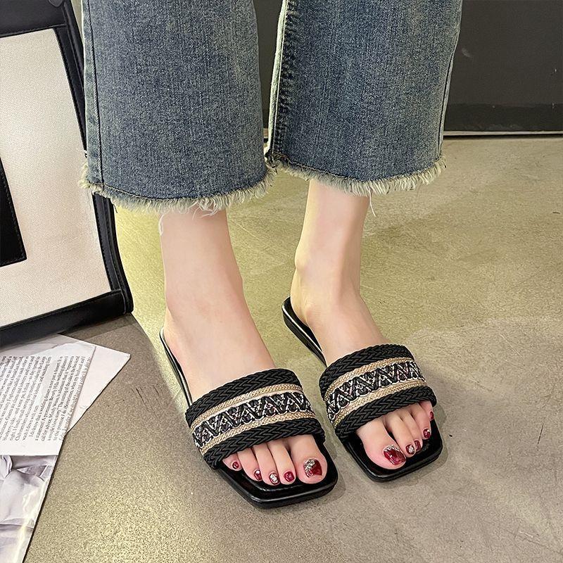 Girl flat bottom one-word drag year summer new models go out retro ins trendy temperament versatile large size slippers women