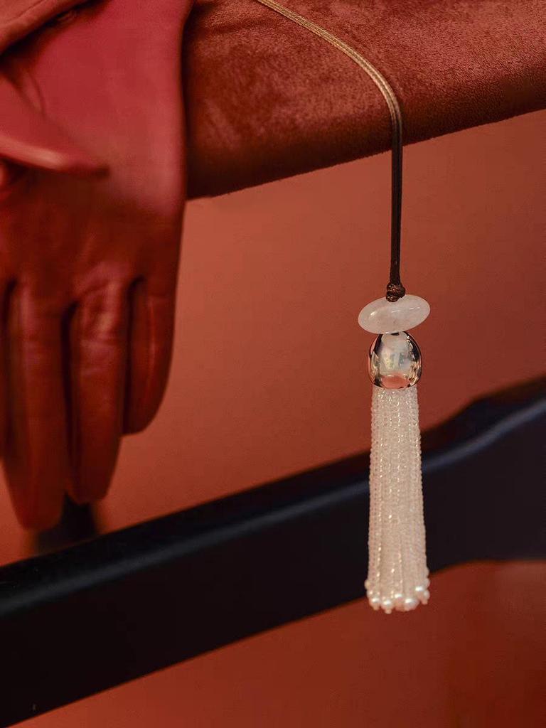 Autumn/Winter White Crystal Tassel Pendant Necklace - European & American Design for Versatile High-End Style