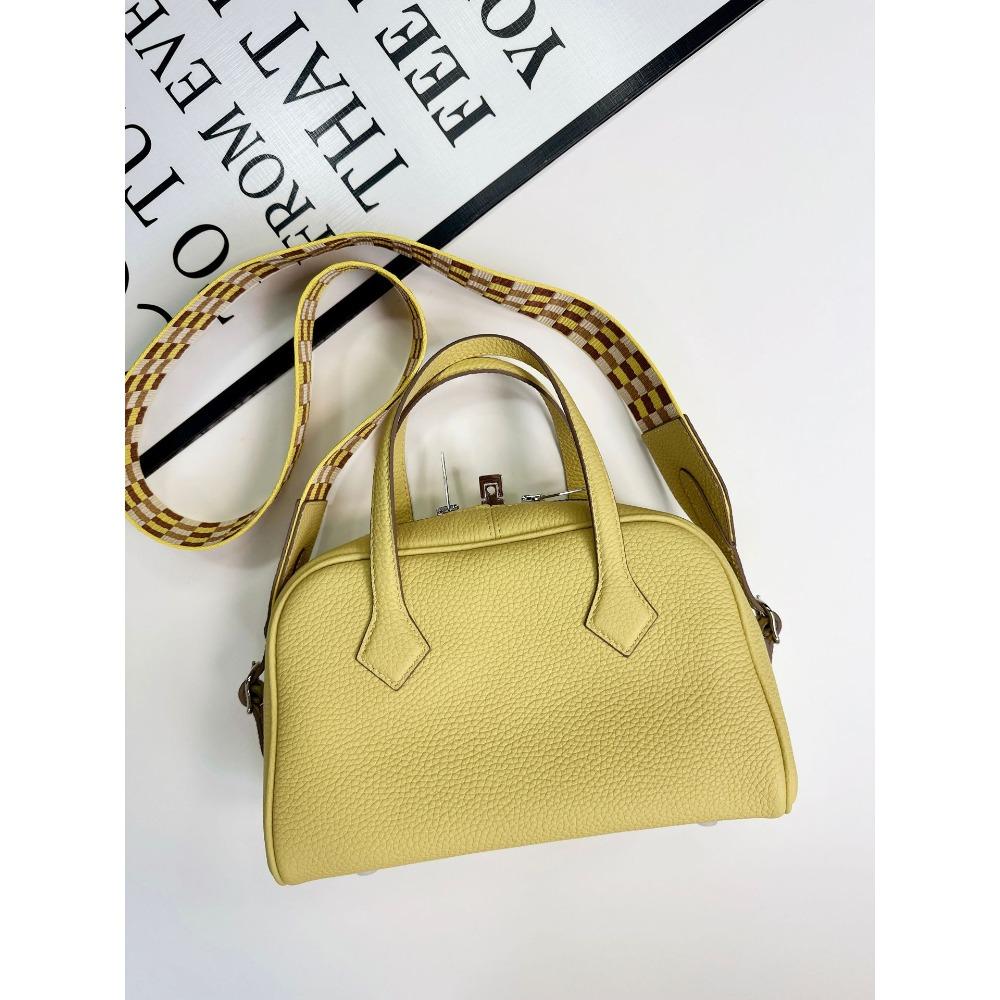 

Genuine leather bowling ball handbag, top layer TC cowhide single-shoulder bag, women s wide shoulder strap tote bag 25x16x11cm