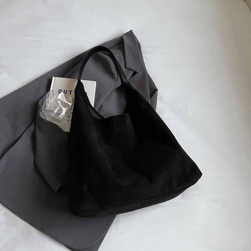 2025 плечевая женская сумка большая вместимость сумка-тоут модная и красивая тренд зарубежный стиль нишевый дизайн повседневная плечевая сумка