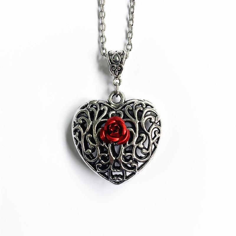 Gothic Victorian Heartshaped Pendant Necklace With Alloy Material For Fashion Enthusiasts