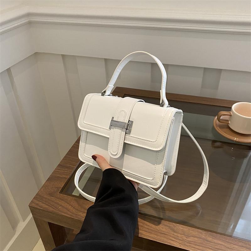 Stylish 2024 Korean Vintage Women's Handbag Chic Color Block Small Shoulder Bag