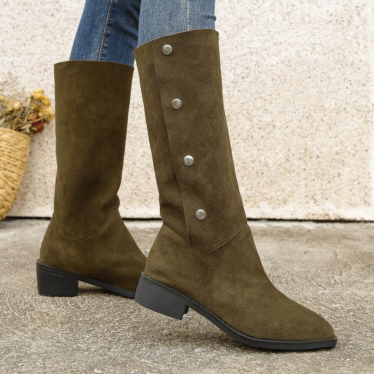 

Мода 2024 года. Новые туфли. Женские замшевые женские сапоги. Осенние замшевые однотонные ботинки среднего размера с острым носком. 42 зелёный