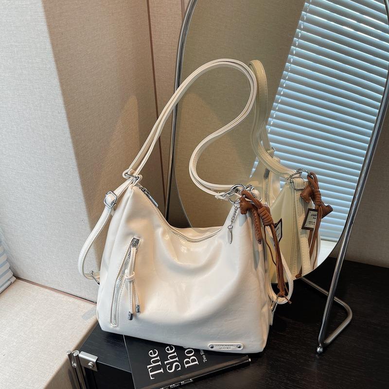 Commuter tote bag women's large-capacity new autumn and winter retro shoulder messenger bag fashionable backpack
