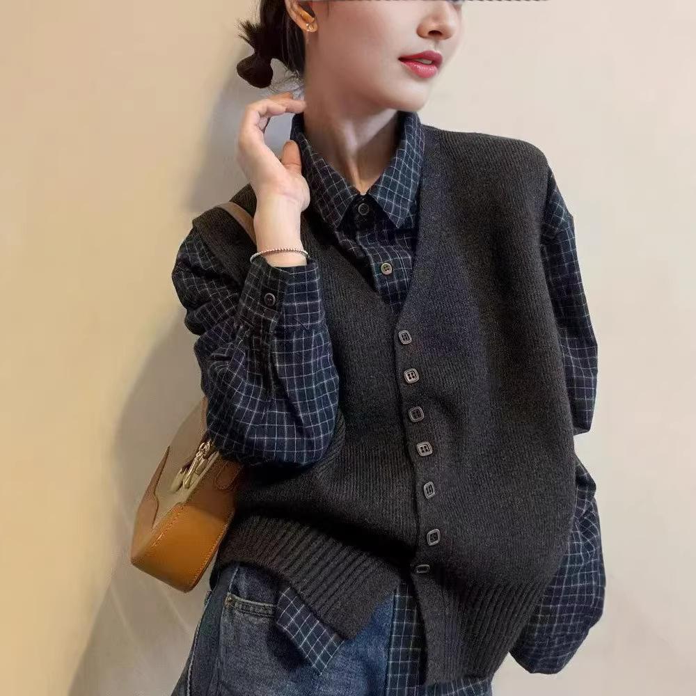 Korean Simple Solid Color V-neck Single-breasted Knitted Vest New Fashion Temperament Versatile Stacked Knitted Top