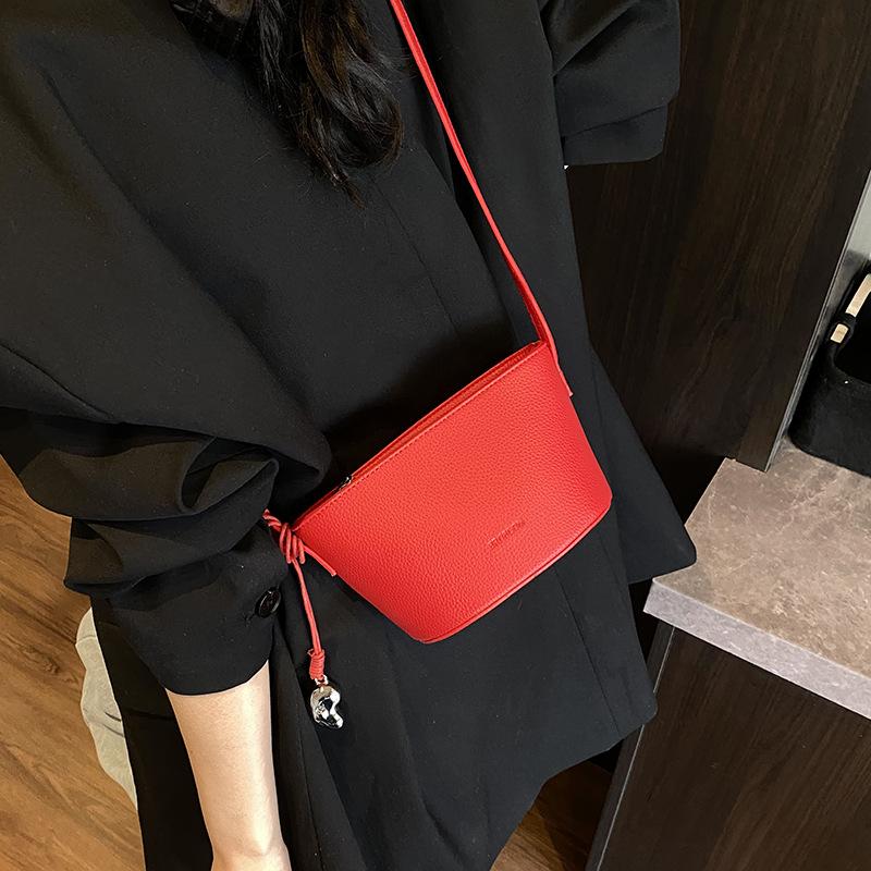 This Year's Popular Small Bag Women's Summer 2025 New Simple and Versatile Shoulder Messenger Bag Korean Version Bucket Bag