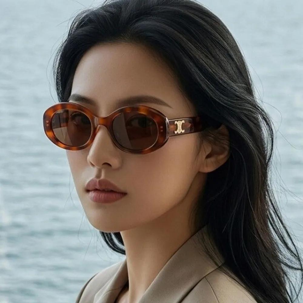 [Celine] Triomphe 01 Sunglasses CL40194U 53E