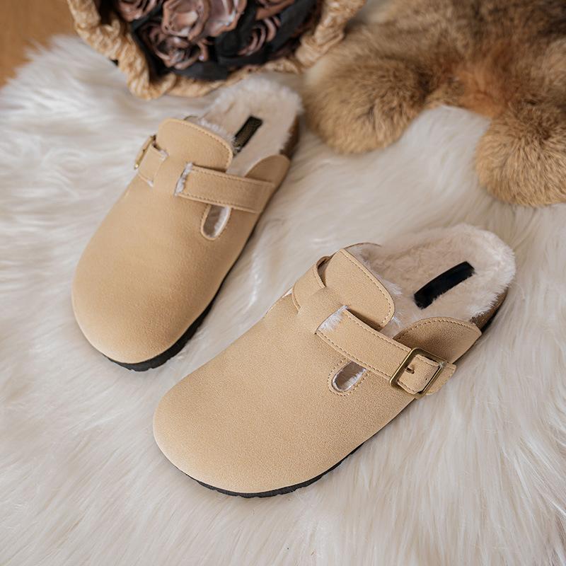 Su Yin's family has the same velvet cotton slippers, and the new winter models wear a pedal of fluffy slippers, women's bag head and half-drag cott