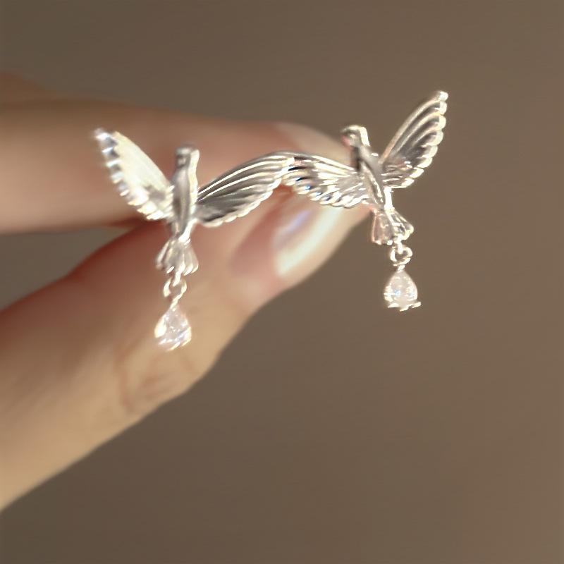 

Корейская версия серег-пусет в виде птиц, инкрустированных цирконами, для нишевого дизайна для женщин, простые серьги, серьги с темпераментом легкой роскоши и холодного ветра