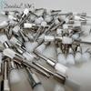 100 stücke Dental Prophy Bürsten Polieren Polierer Einweg Latch typ Gemischt farbe Plat Verwendet für fleck entfernung und polieren