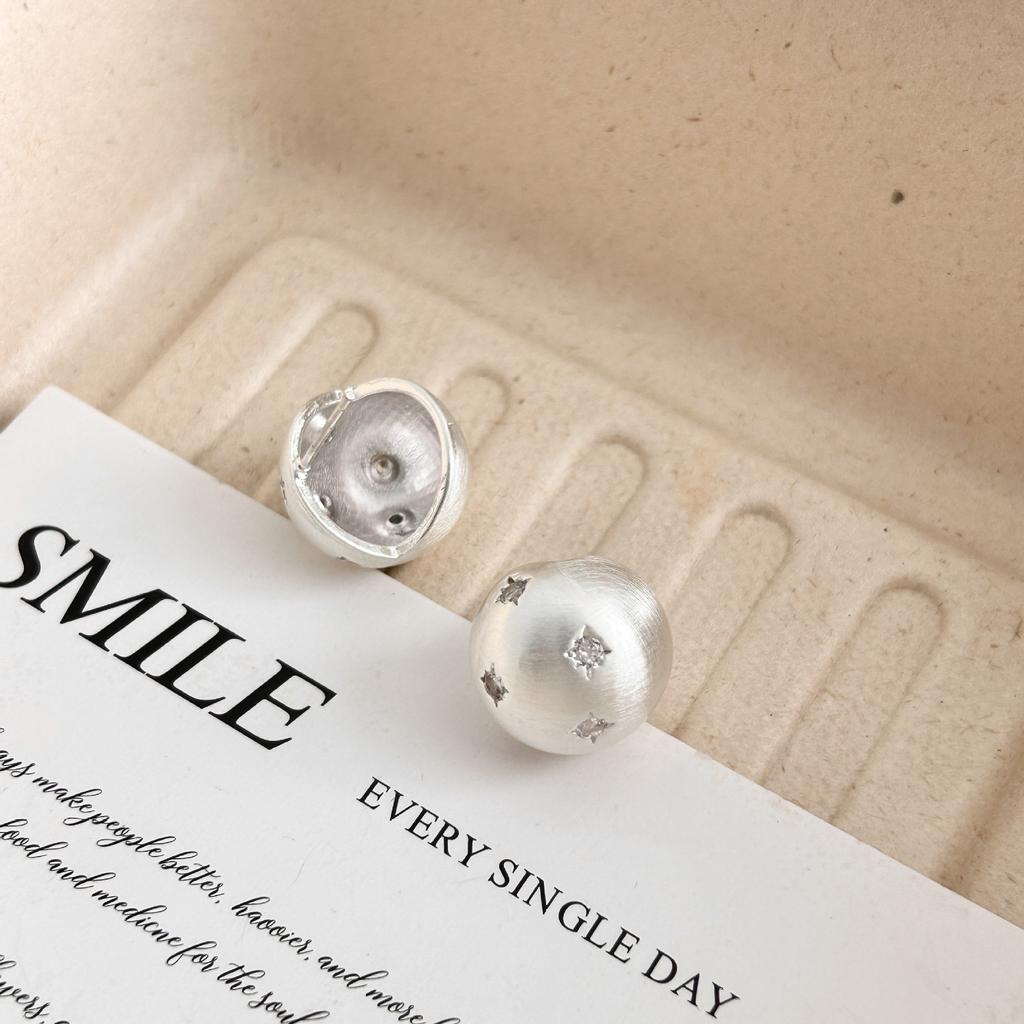 Metal Ball Brushed Stud Earrings Niche Unique Star Earrings 2026 Burst Diamond Earrings