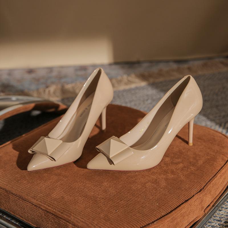 

Невысокие каблуки женские легкие туфли в стиле зрелого стиля с бантом и острыми краями темпераментные одиночные туфли женские 39