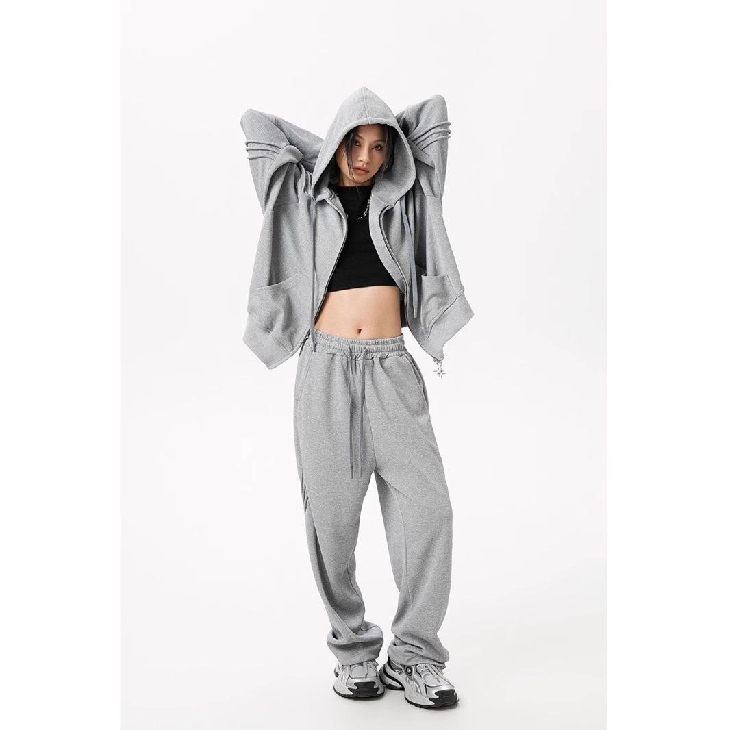 

Retro Unisex American Style Tracksuit – Versatile Streetwear Top for Couples Medium
