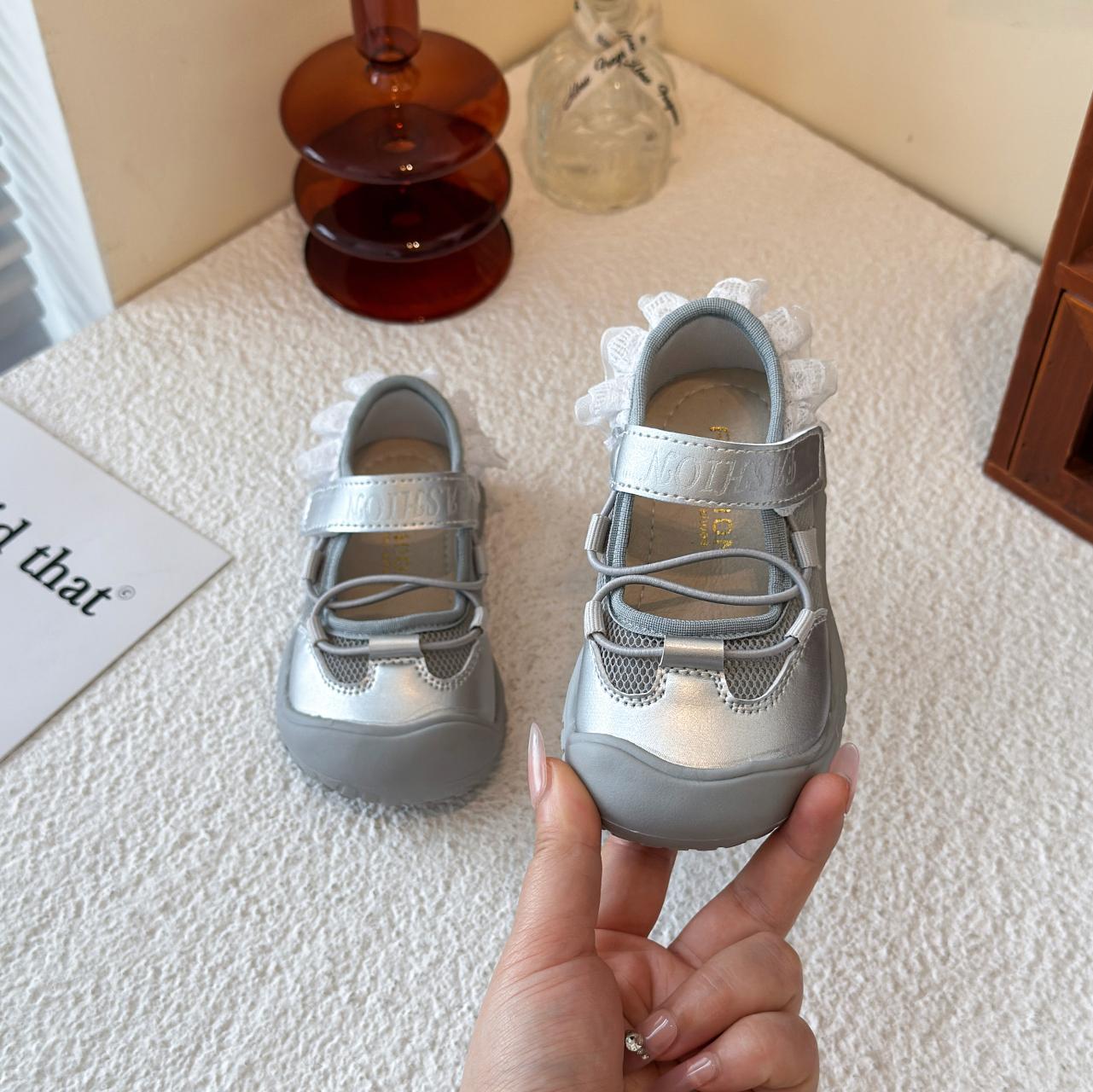 

Kids Princess Shoes Back Lace Girls Casual Shoes Toes Capped 2025 New Children Flat Shoes Non-slip Sweet Hook&loop Soft Sole 23 серебряный