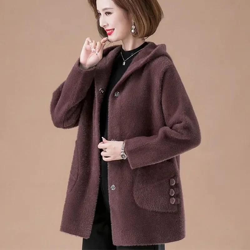 Mittelalterliche und ältere Frauen 2024 Frühling und Herbst Neuer Nerz-Fleece Damenmantel Hochwertiger Stoff für Mütter Plus Size Plus Strickjackenmantel