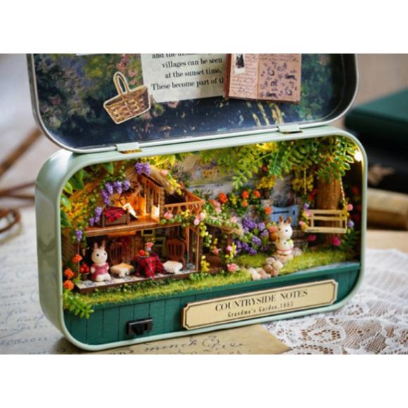 Miniatura Fai da Te Scatola di Latta - Casa nella Foresta