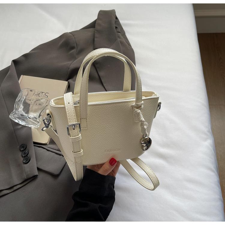 Casual and simple portable bucket bag women's 2025 summer new fashion versatile trend niche design shoulder messenger bag