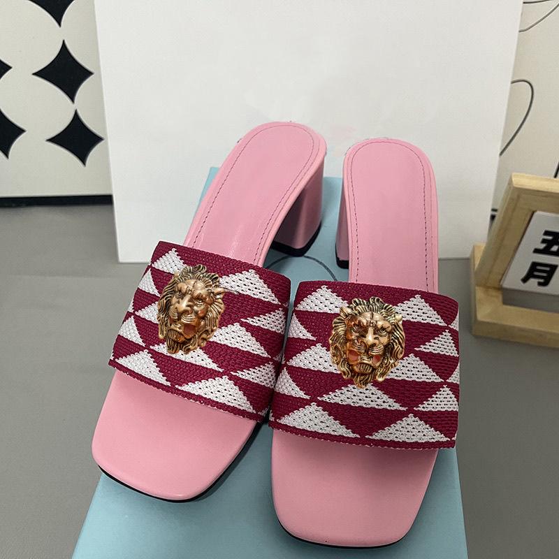 

Fashion High-end diamond women s slippers, fish-mouthed back hollow lion cool slippers, Rhinestone slippers chain bag set T36 35 розовый