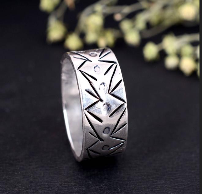 Handcrafted Silver Arthritis Ring – Adjustable Splint for Finger & Thumb, Support Jewelry for Daily Wear