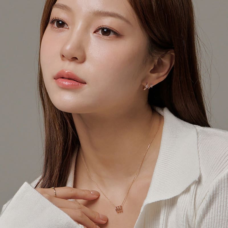 Own 18K Demue Flower Q Earrings (Single)