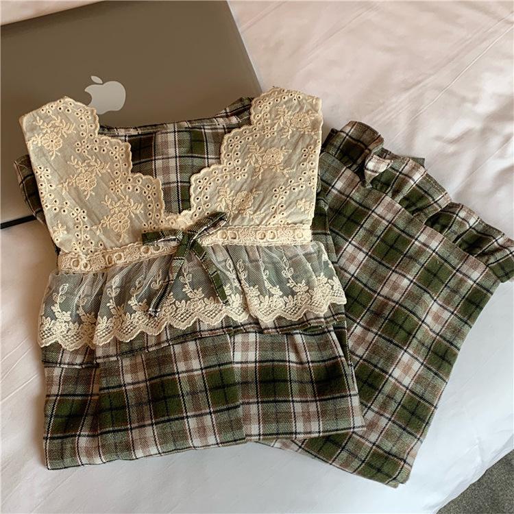 Korejské podzimní/zimní flanelové kostkované párové pyžamo s krajkovým výstřihem do V a dlouhým rukávem