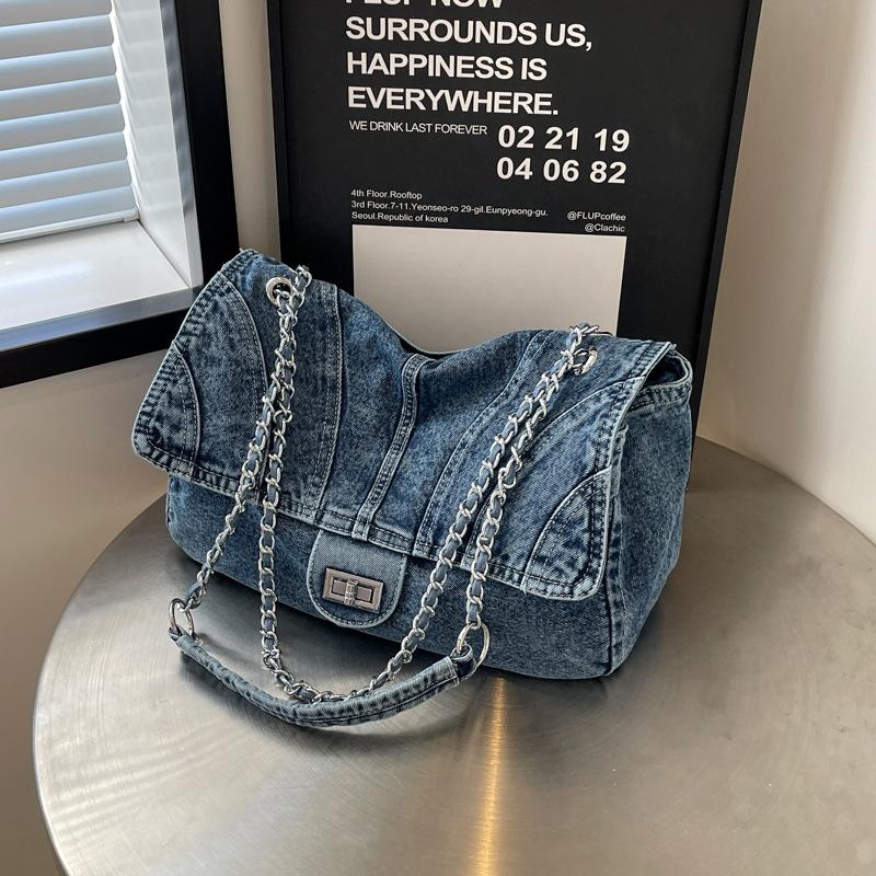 

Популярная джинсовая сумка женская 2025 новая большая вместимость модная цепочка замок сумка через плечо сумка-мессенджер синий