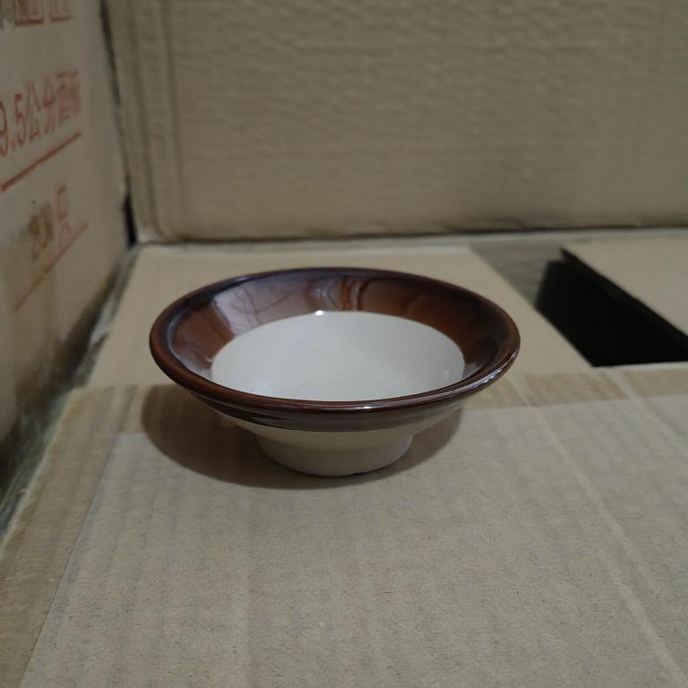 Rustic Chinese Ceramic Bowls & Plates: Retro Clay Tableware for Steaming, Braising, Noodles, Vegetables, and More.