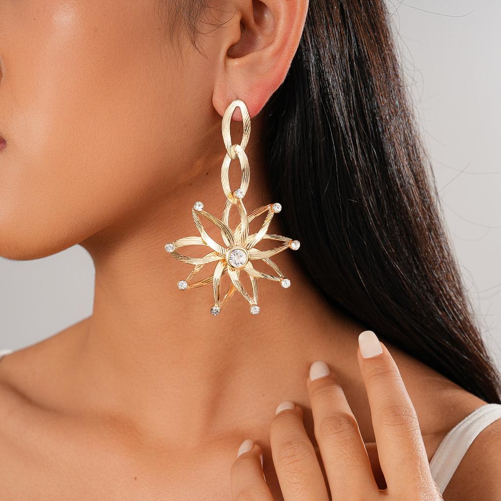 Metal sense diamond chain hollow flower steel needle earrings fashionable personality light luxury earrings