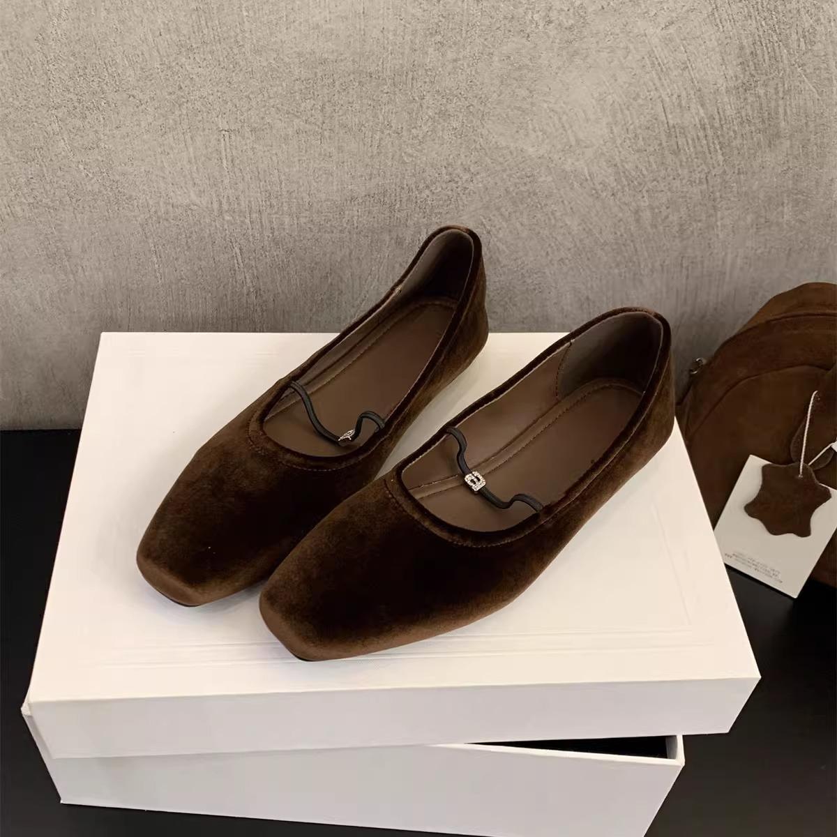 

Плоские весенние и осенние замшевые ретро-туфли с квадратным носком, женская обувь 2025 года, новые французские туфли Мэри Джейн, ретро-туфли 40 темно-коричневого