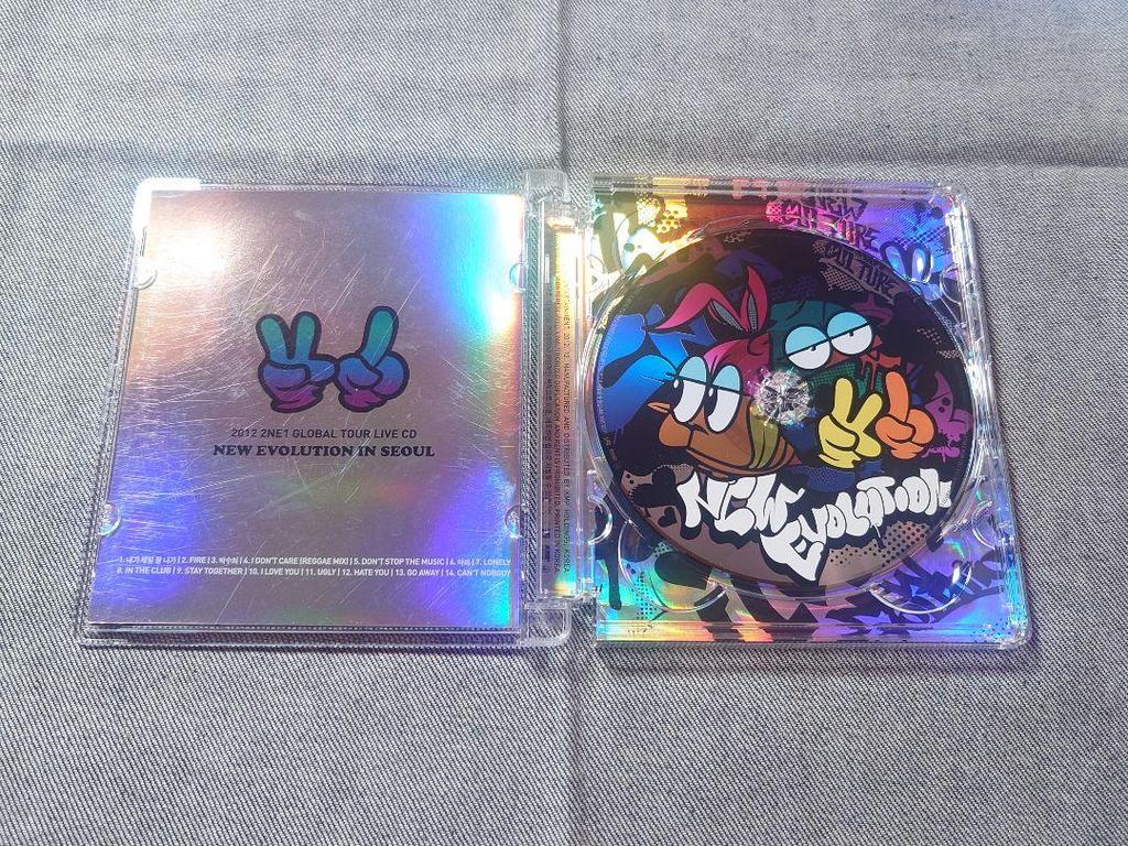 [USED] 2NE1 NEW EVOLUTION IN SEOUL LIVE CD
