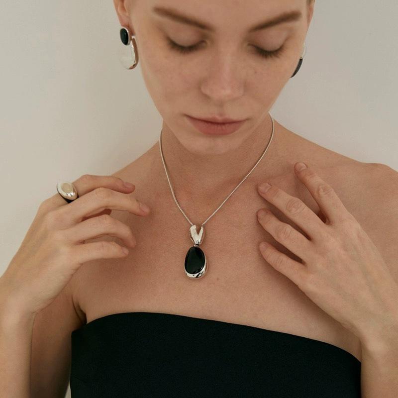 High-End Irregular Black Agate Teardrop Necklace for Women: Adjustable Summer Sweater Chain