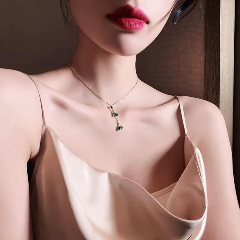 Baroque Emerald Fan-shaped Crystal Necklace Women Trendy Simple Personalized Pendant Light Luxury Collarbone Chain Jewelry
