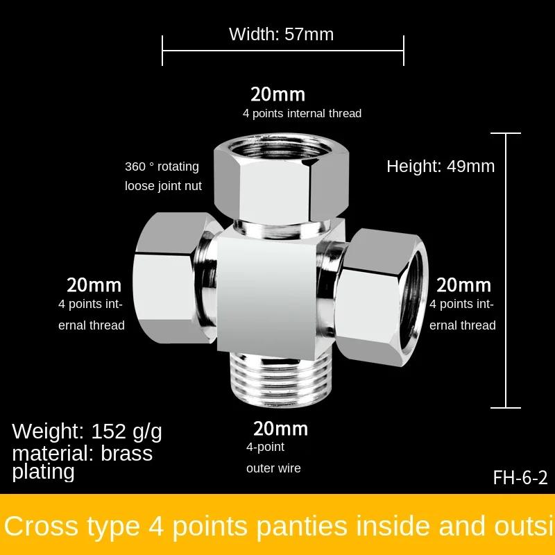 Der Dreiwege-Wasserverteiler aus Kupfer lässt sich direkt mit den 1/2-Zoll-Wasserhahn-Dreiwege-Verteiler-Wasserrohranschlüssen verbinden.