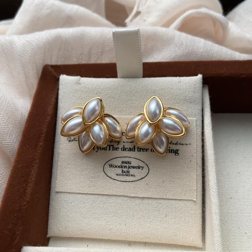 Leichter Luxus Schwerindustrie Diamantbesetzte Diamantförmige Spleiß-Steckohrringe Für Damen, Einzigartiges Designgefühl, Modische Eleganz, High-End