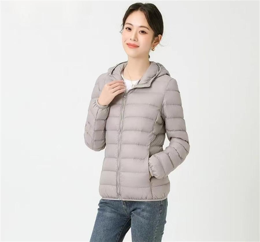 Women's Hooded Lightweight Puffer Jacket Horizontal Quilted Zip Up Short Casual Winter Coat Solid Color Outerwear