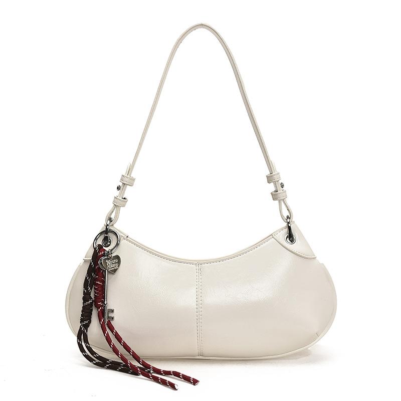 

Сумка-подмышка из масляно-вощеной кожи универсальна, модна и индивидуальна. Это однотонная женская сумка на одно плечо. белый