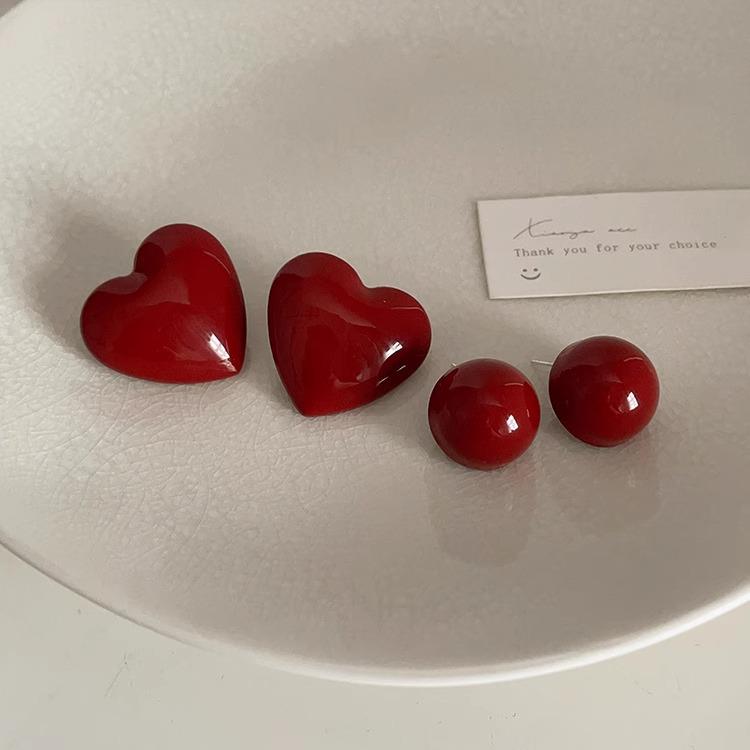 Wine Red Retro Hong Kong Style Heart Earrings - Sweet, Simple, Fashionable, All-Match.