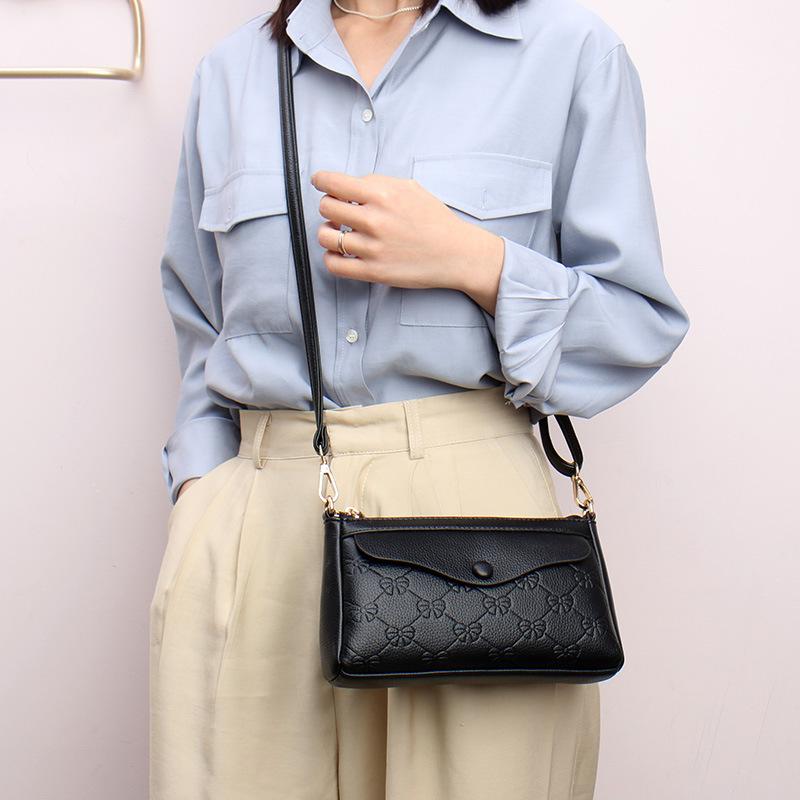 Mom bag 2025 new trendy small bag women's bag simple and versatile middle-aged shoulder bag, free mother-in-law lightweight messenger bag
