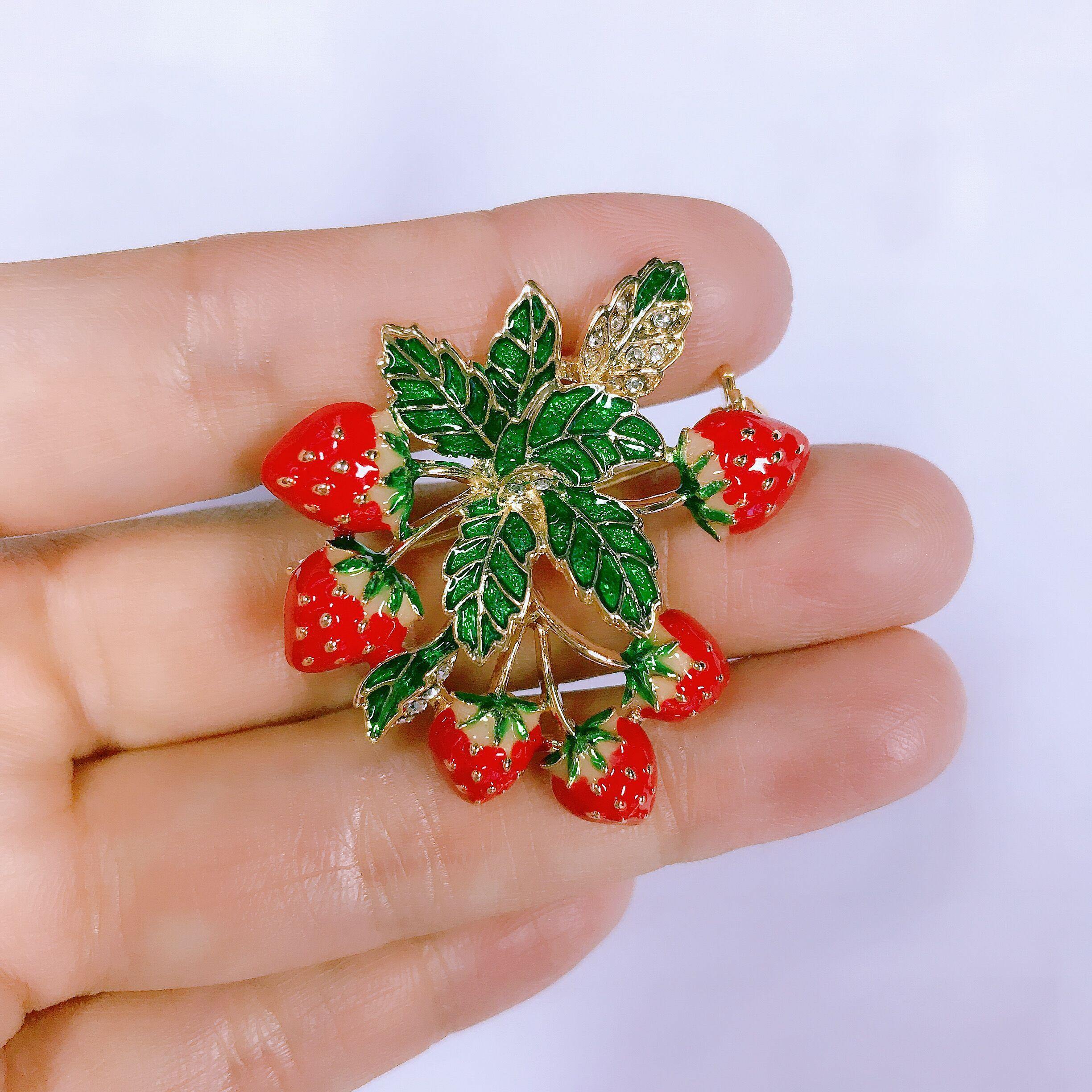 

Blucome модная брошь в форме фруктов, красной клубники, женская одежда, аксессуары, ювелирные изделия золотого цвета, булавка для вечеринки зелёный