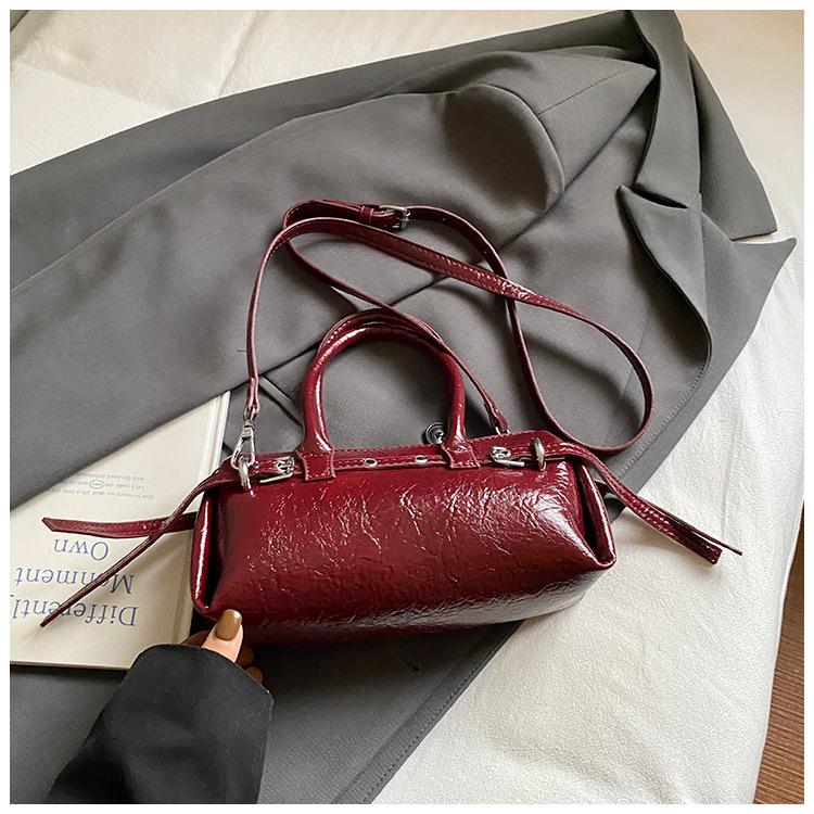 

Ретро нишевая сумка на одно плечо подмышку женская 2025 новая трендовая сумка-подушка простая вместительная сумка-тоут для通勤